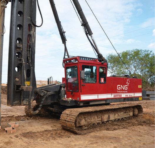 equipamentos-gng-fundacoes-especiais-martelos-hidraulicos-sobre-esteiras-pmx-24