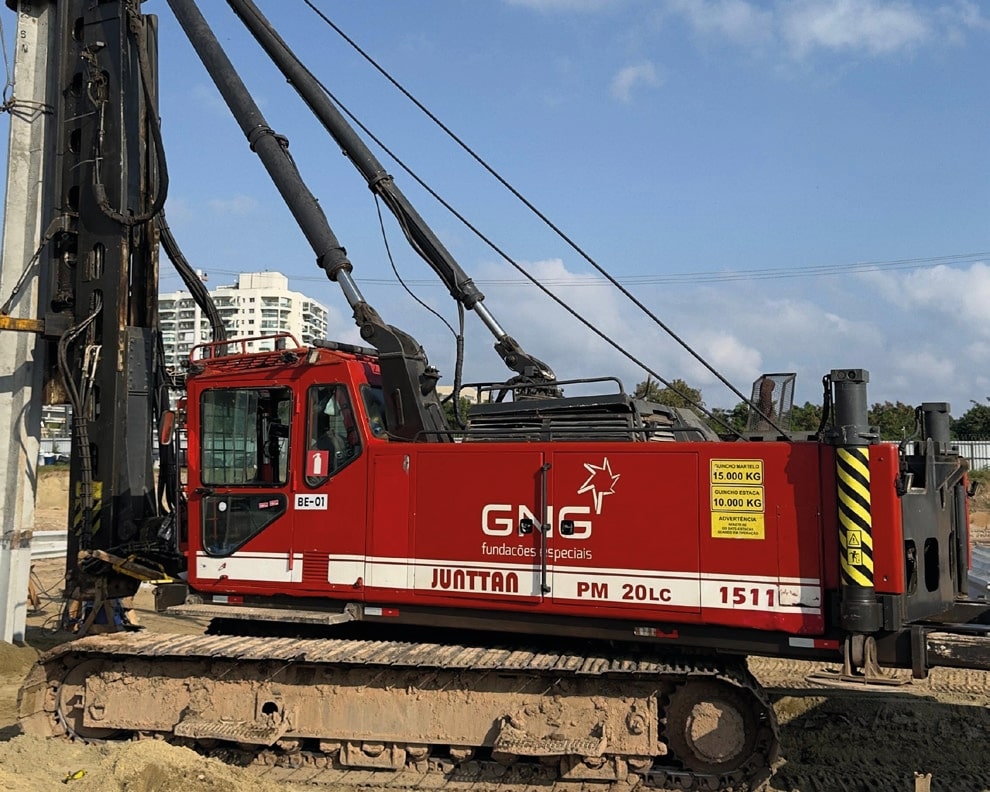 martelos-hidraulicos-sobre-esteiras-pm20-lc-equipamentos-gng-fundacoes-especiais