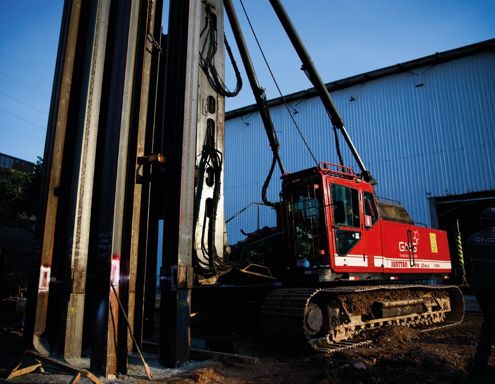 martelos-hidraulicos-sobre-esteiras-pm25-hlc-equipamentos-gng-fundacoes-especiais