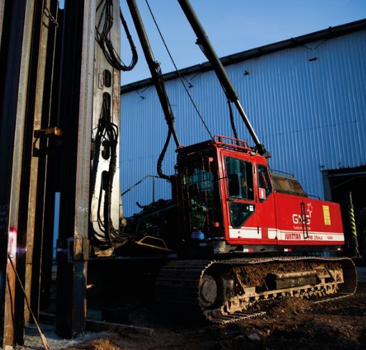 gng-equipment-special-foundations-crawler-hydraulic-hammers-pm25-hlc