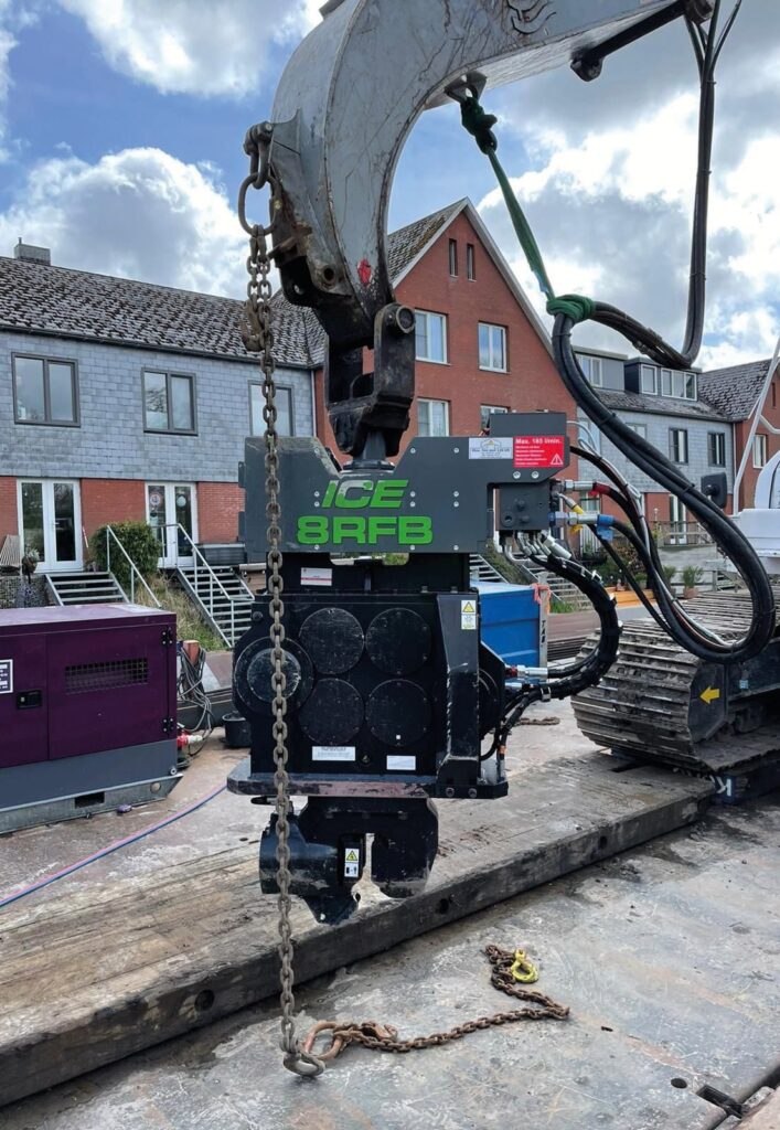 gng-special-foundations-equipment-ice-8rfb-vibratory-hammers (3)