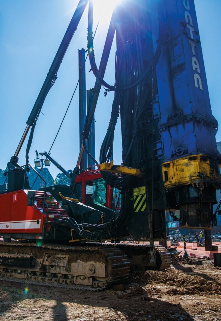 equipos-gng-cimentaciones-especiales-martillos-hidraulicos-sobre-orugas-pm25-hlc (3)