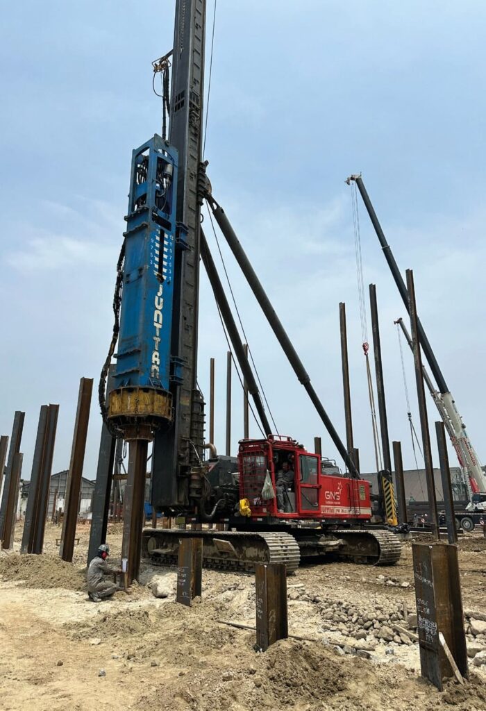 equipos-gng-cimentaciones-especiales-martillos-hidraulicos-sobre-orugas-pm25-lc (3)