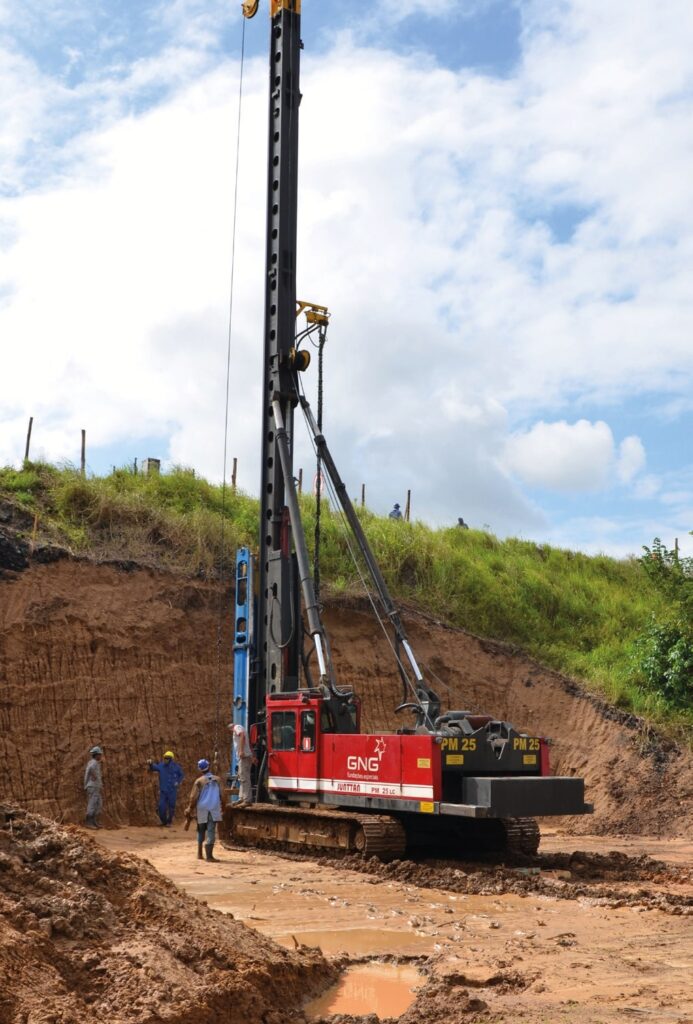 equipos-gng-cimentaciones-especiales-martillos-hidraulicos-sobre-orugas-pmx-24 (3)