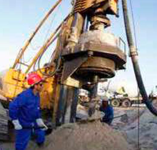 equipos-gng-cimentaciones-especiales-pilotes-helice-continua-em800 (2)