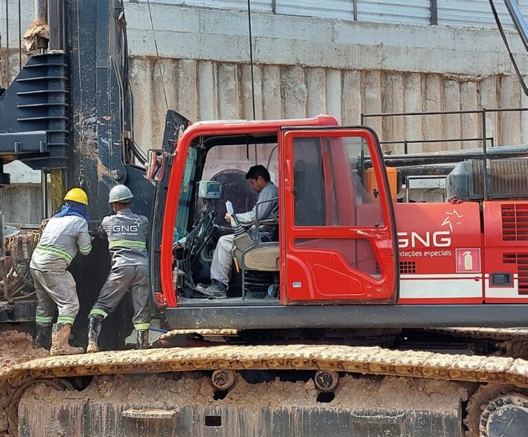 gng-special-foundations-equipment-em800-super-continuous-flight-auger-piles (2)