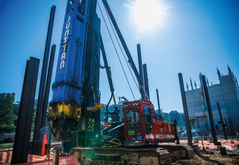 gng-special-foundations-equipment-pm25-hlc-hydraulic-hammers-on-crawlers (4)